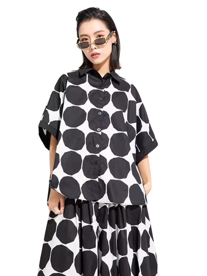 Sukienka koszulowa w kropki w stylu retro